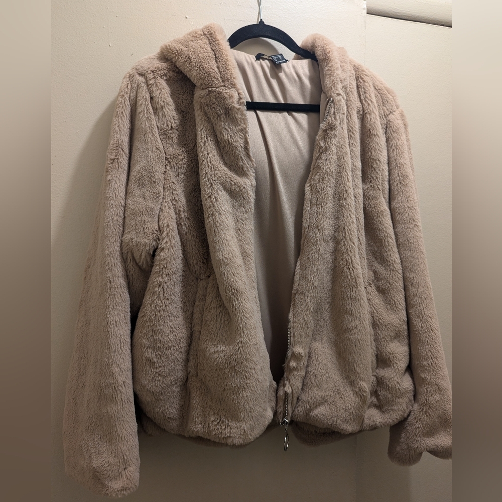 Forever 21 Beige Plush Faux Fur Zip-Up Hoodie Teddy Jacket Women's Plus- 2X - Picture 3 of 16